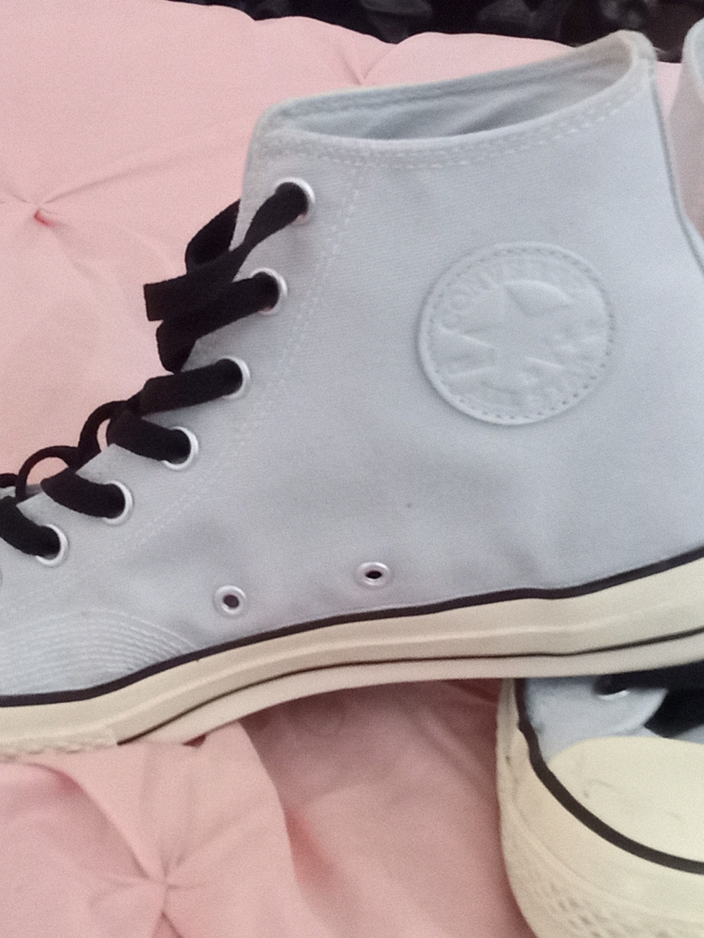 High-Top Canvas Sneakers in Light Gray with Black Laces - Classic Logo